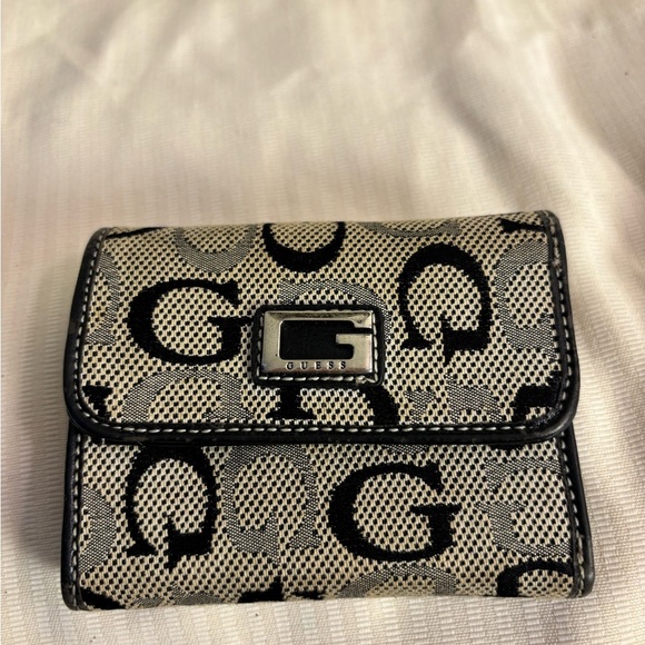 G by Guess Y2K Shoulder Bag w/ Multiple Zippers & Signature Print - Picture 12 of 16